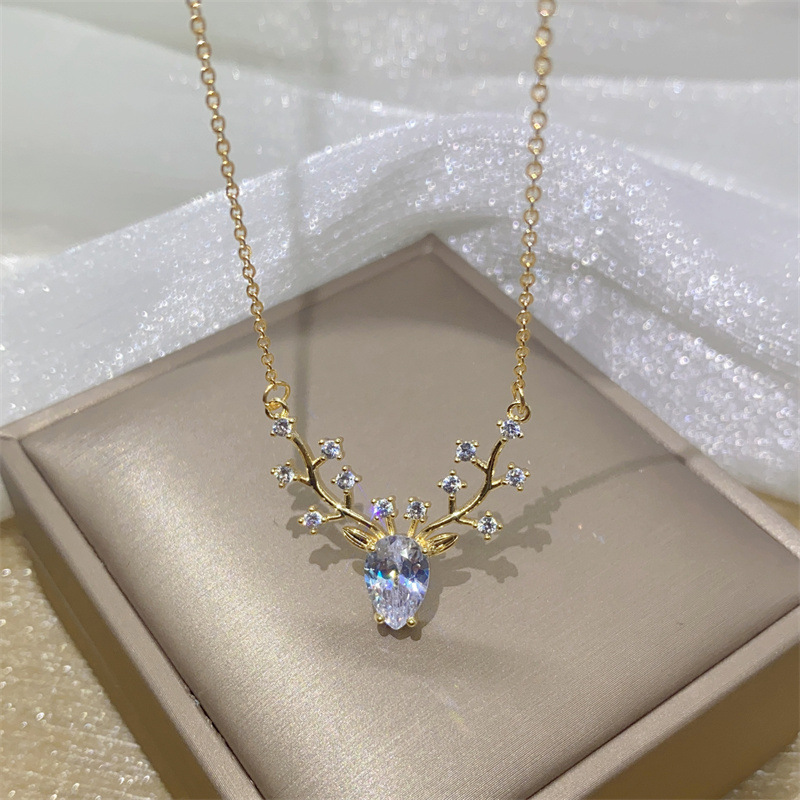 1 Pair Quantity Daily Occasion Copper Material Christmas Festival PVD Coated Real Gold Plated Elk Stainless Steel Casual Simple Style Waterproof Non Tarnish Necklace