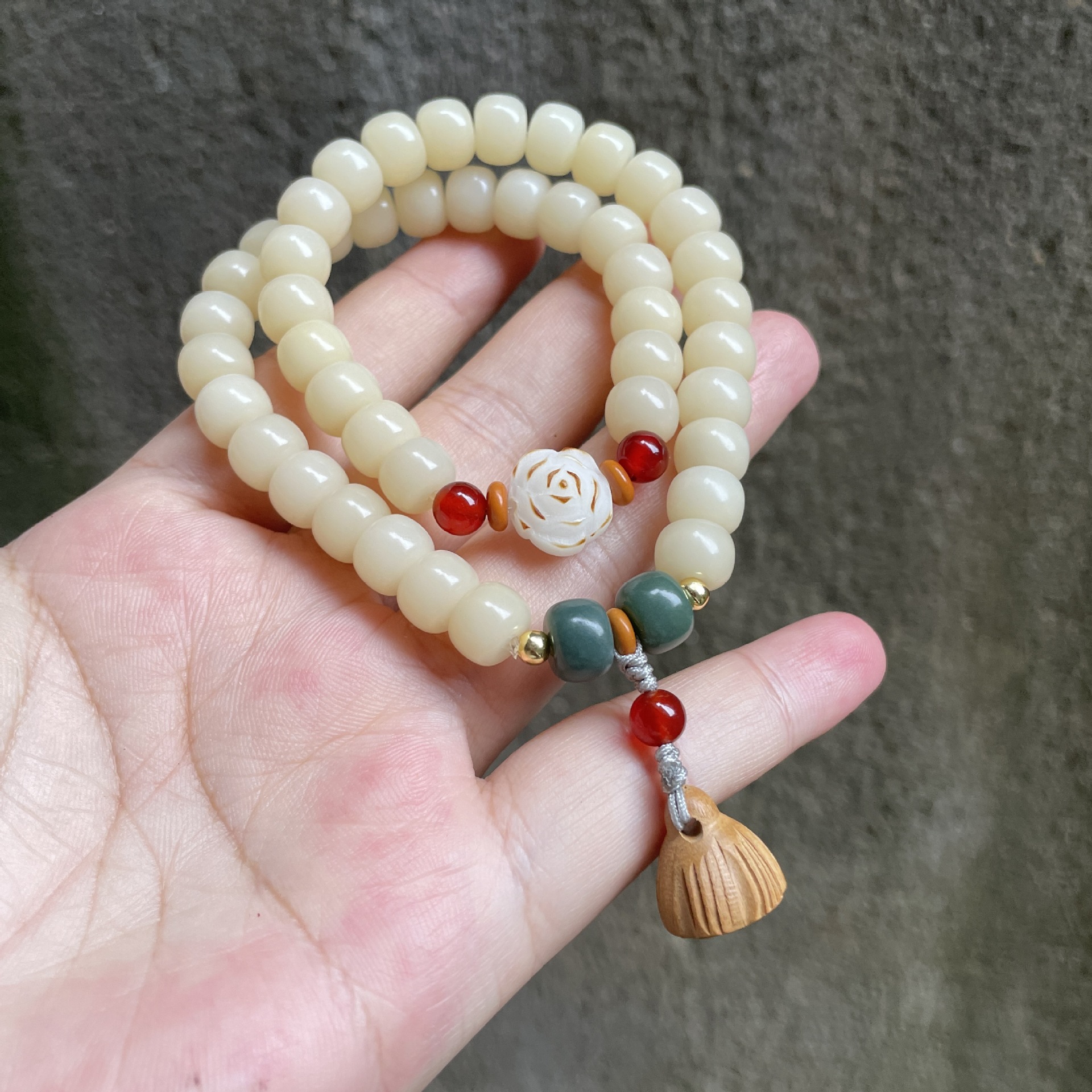 7*9MM 커스터드 버킷 비즈 동백 스타일