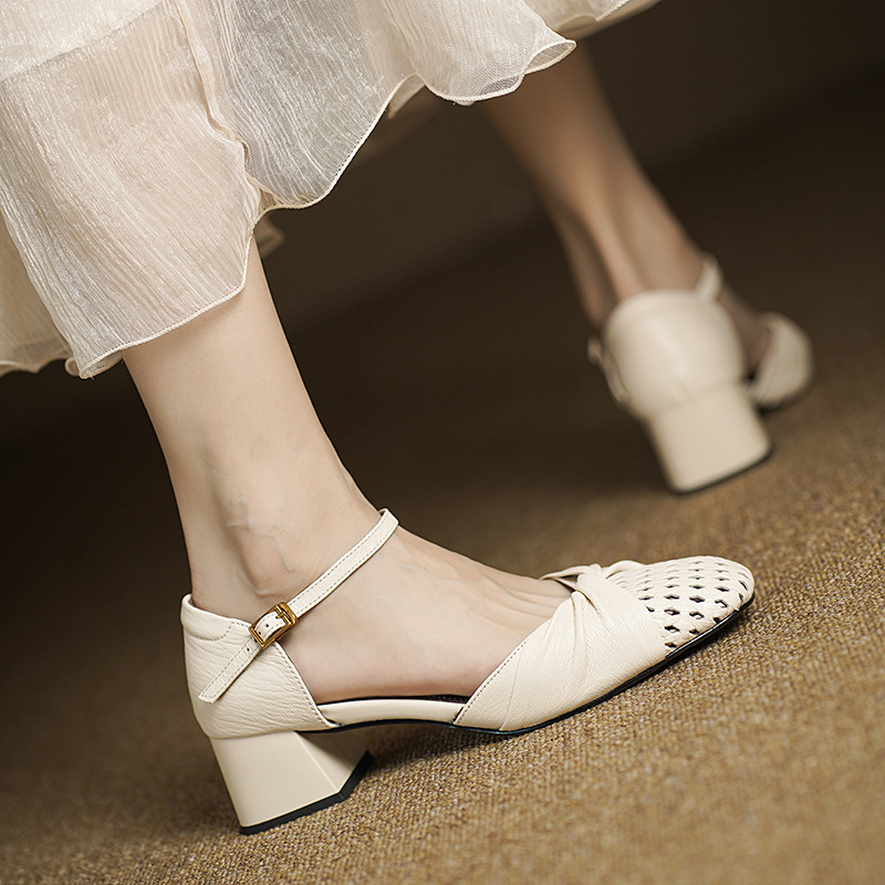 Sandal nữ da cừu mũi nhọn quai khóa một đường gót dày 5 cm — đen chi tiết 11