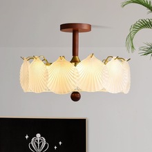 法式水晶卧室灯具轻奢复古寂静风2025新款扇贝叶主卧室房间吸顶灯