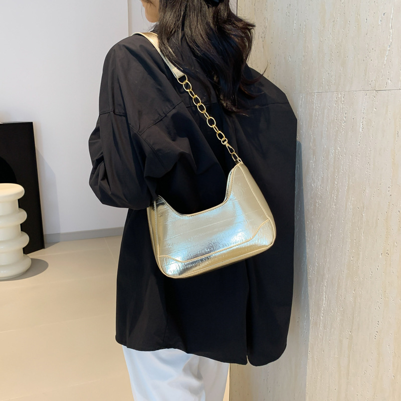 Bolsos debajo de las axilas para mujeres 2024 nueva moda de cadena de nicho de diseño de alta sensación de anguila mochila de hombro