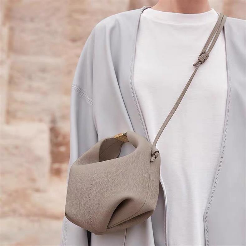 Umhängetasche, neue Dumpling-Lunchtasche aus echtem Leder in Top-Qualität, High-End-Crossbody-Handtasche im Nischendesign, Cloud-Tasche, Lunchbox-Tasche._voghion.com