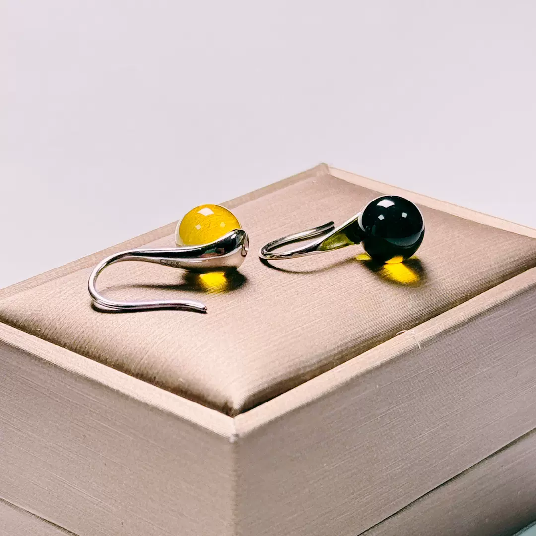 高跟鞋8mm天然蓝珀精工镶嵌S925银耳钩 3A净水无任何优化支持鉴定