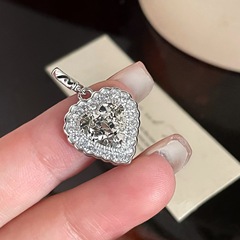 S925纯银碎冰冰爱心吊坠中古风小众设计波光粼粼心形吊饰高级感