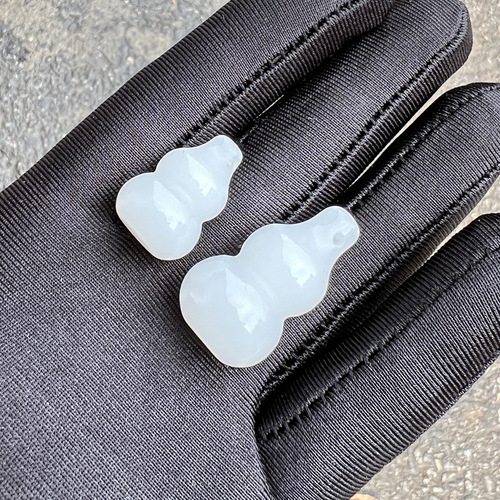 Xinjiang Hotan white jade gourd pendant gold silk jade three-dimensional gourd pendant mutton fat jade white jade through hole gourd