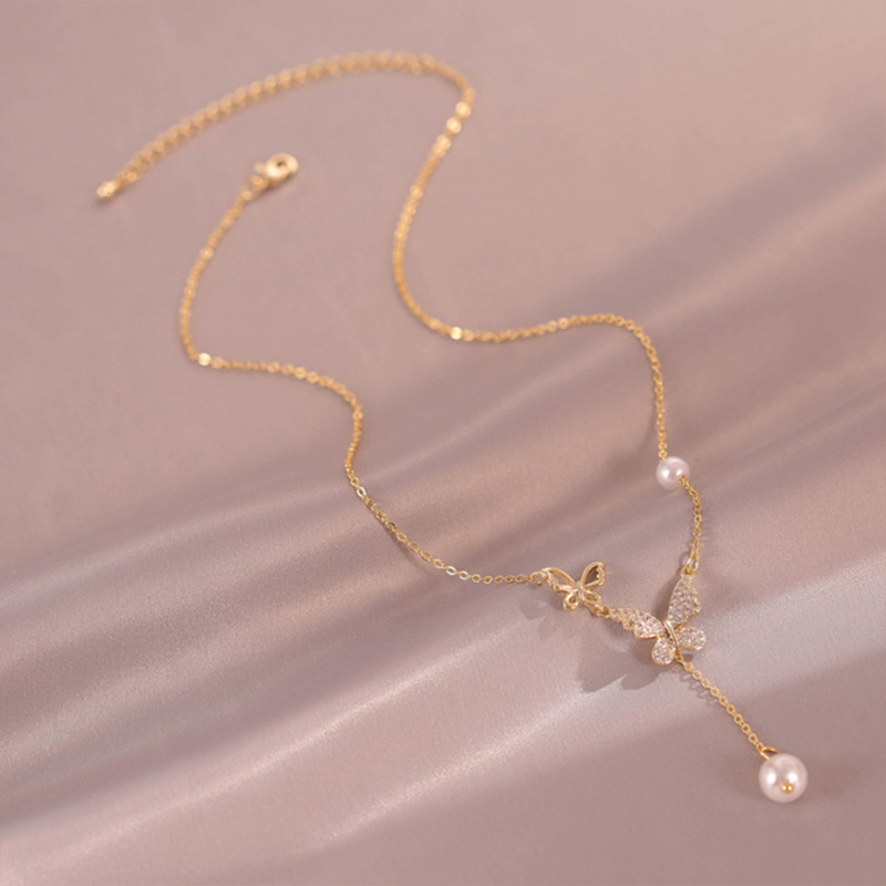 Collier Papillon Perle Necklace in Gold