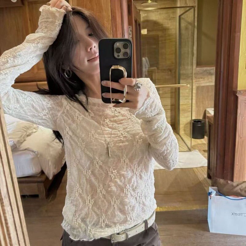 Korean-style fashionable and elegant crochet lace long-sleeve top for women, perfect as a base layer for autumn and winter