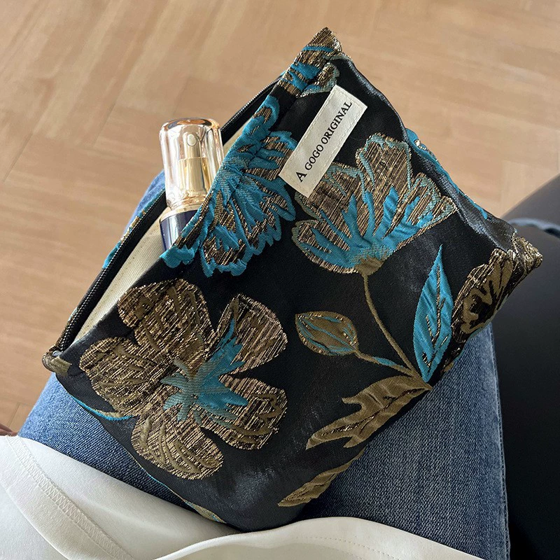 Capacious cosmetic bag, three‑dimensional travel organizer with zipper, stylish printed patterns