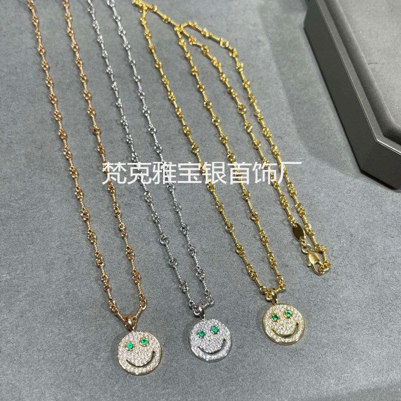 New Style Cro V Gold-Plated Thick Gold Smiley Face Necklace for Women, Hand-Set Diamond Twist Necklace with Retro Design New Style Cro V Gold-Plated Thick Gold Smiley Face Necklace for Women, Hand-Set Diamond Twist Necklace with Retro Design