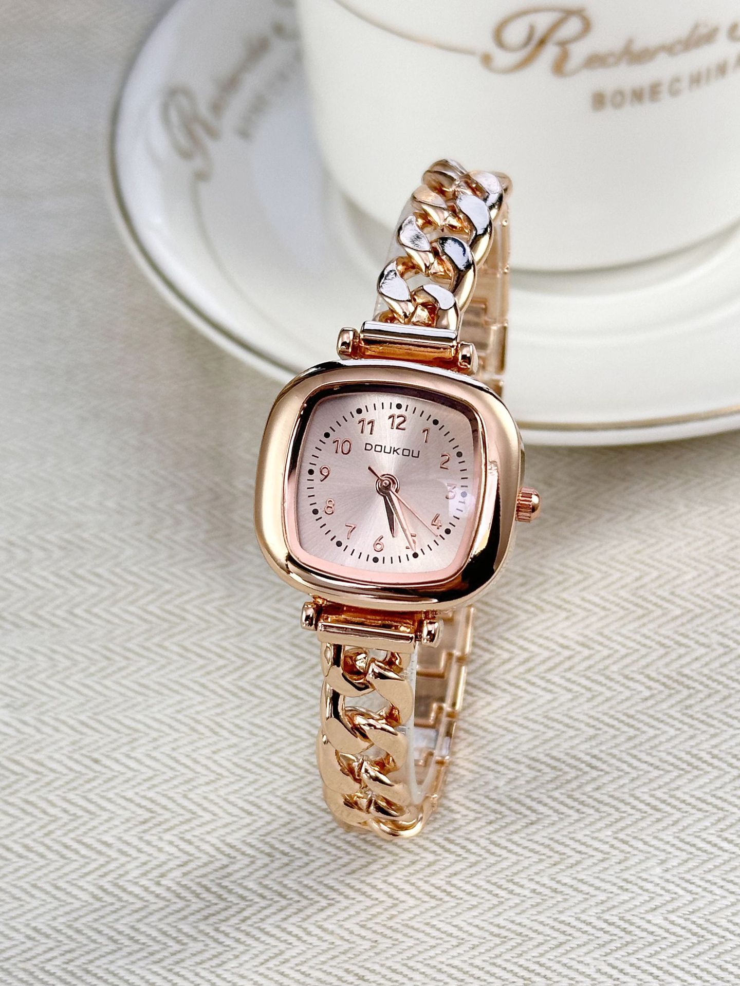 50g Weight Ordinary Glass Mirror Material Alloy Strap Material Watch Classification Pointer Display Type Single Folding Buckle Buckle Style Square Dial Shape Weekend Occasion Quartz Movement Geometric Pattern All Seasons Season Women's Gender Casual Style Casual Geometric Single Folding Buckle Quartz Watch 10