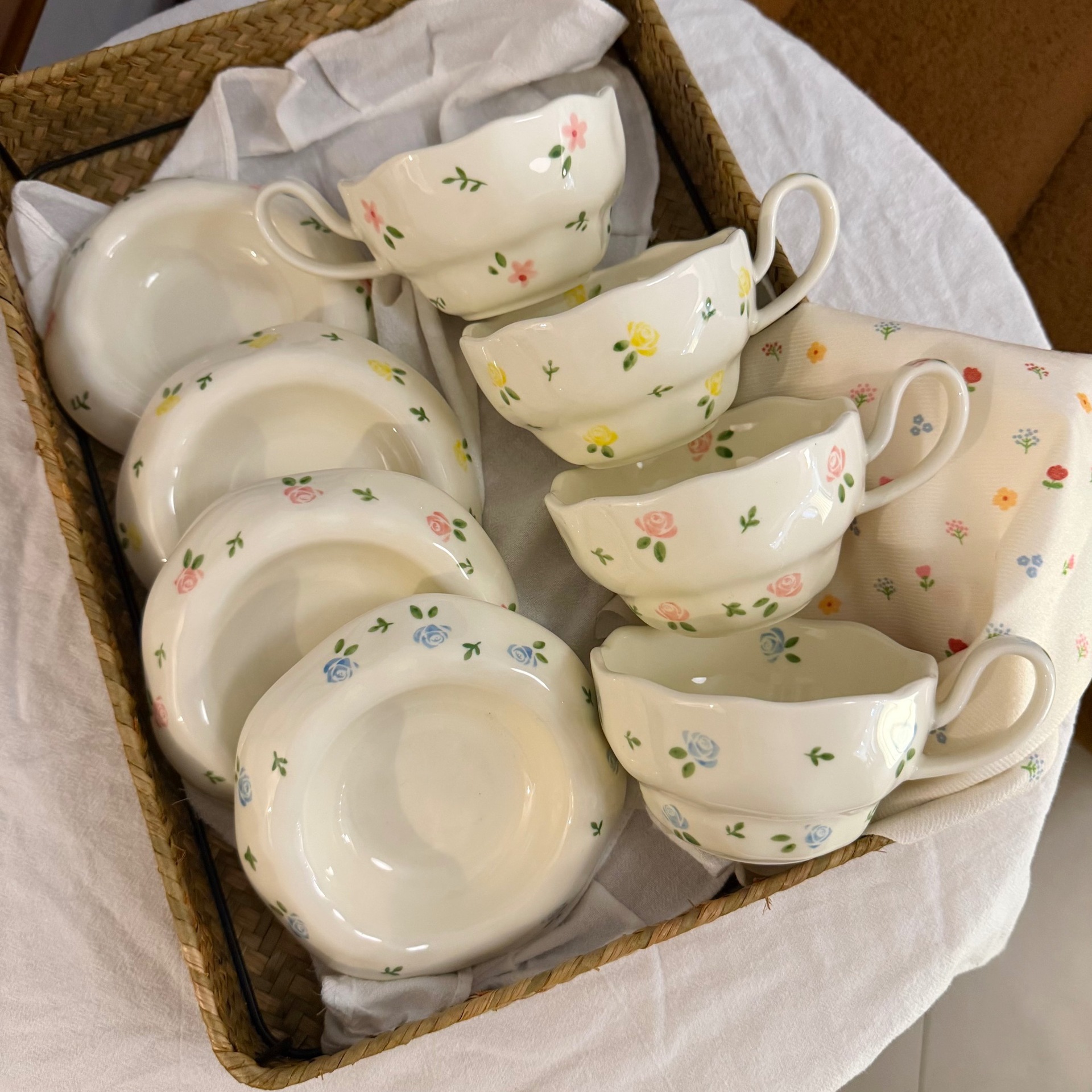 Estilo coreano inswind pinch irregular pintado a mano tazas de café de cerámica platos set de tazas de café platos al por mayor transfronterizos