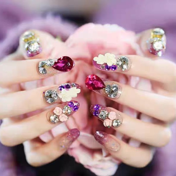 Nail polish for manicure