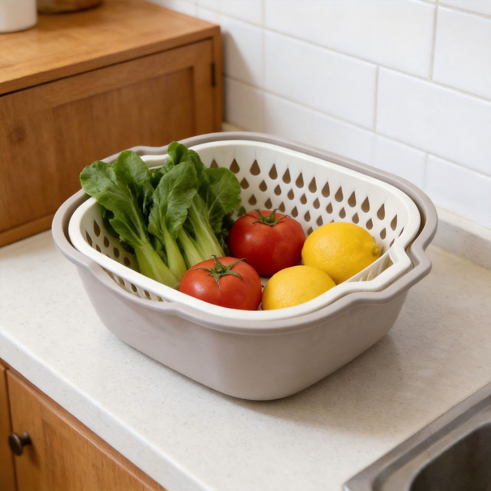 Cocina casera de doble capa, lavabo, canasta de drenaje, canasta de verduras, canasta de verduras, mesa de centro, plato de frutas en la sala de estar, fruta de lavado