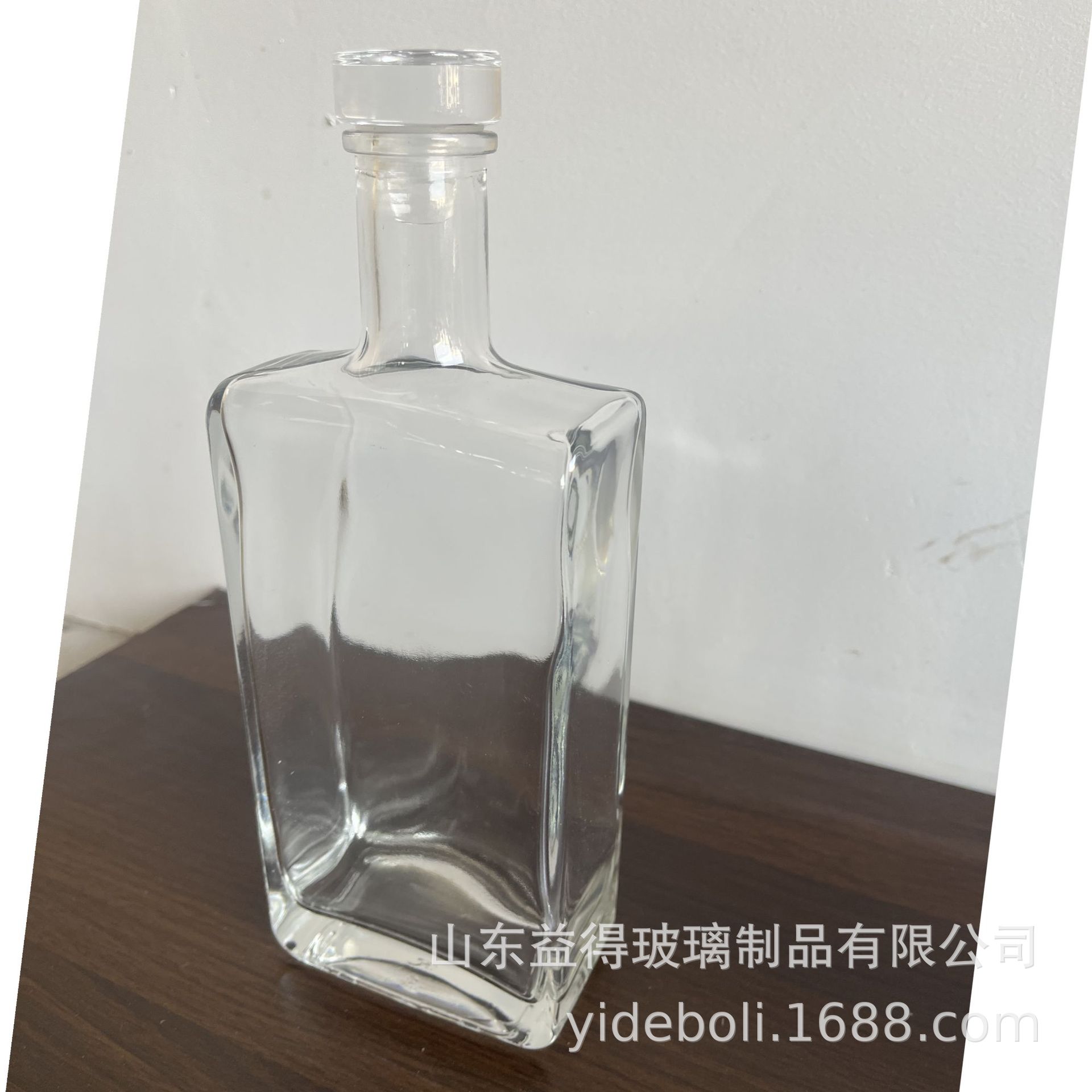 厂家批发晶白料洋酒药酒玻璃瓶观关玻璃瓶云1斤装500ml