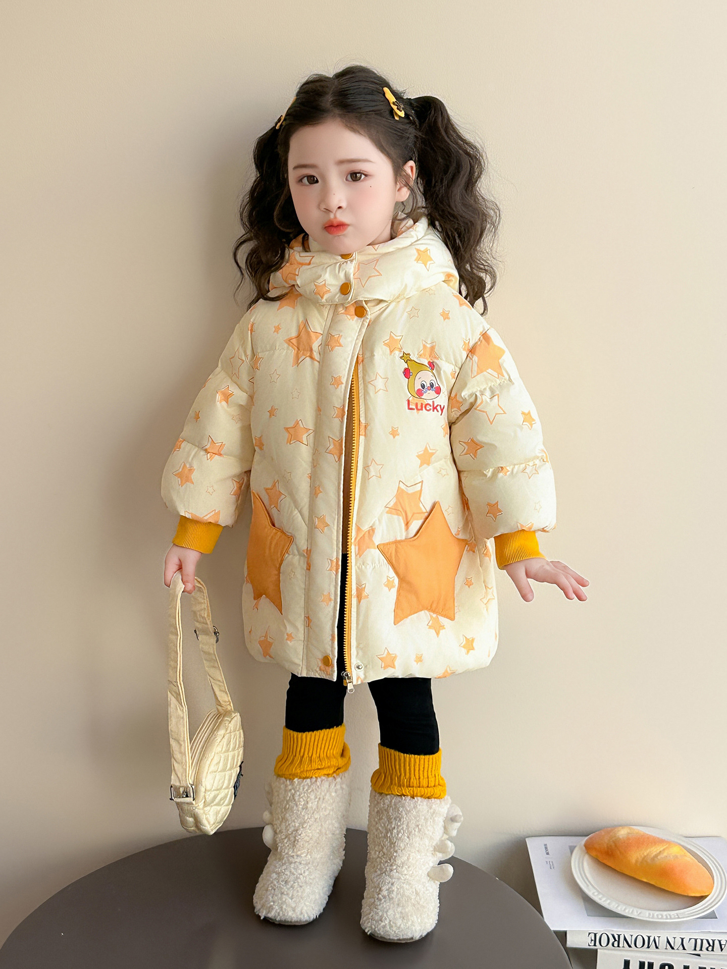 Chaqueta de plumón de niñas invierno 2025 nueva princesa bebé de caricatura ropa de invierno mediana y larga para niños chaqueta de camisa blanca