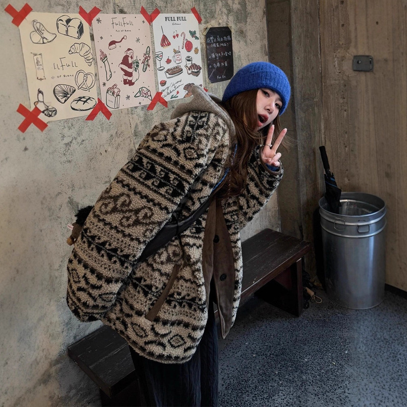 White Duck down Lining Lamb Wool Coat for Women, American Retro Patchwork Paisley Pattern, High-End Lazy Style Lamb Wool down Coat