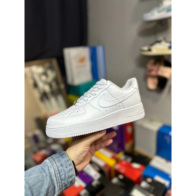 Air Force One de color blanco puro Piel de vaca de primera capa AF1 Black Warrior All White Classic Low Cuts Zapatillas deportivas de pareja