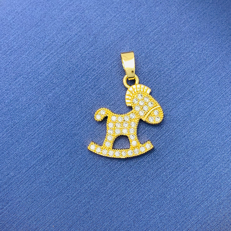 百種類のペンダントは心のままにファッションの経典を配合します。カップルの美しいペンダントは親友のアクセサリーを送ります。