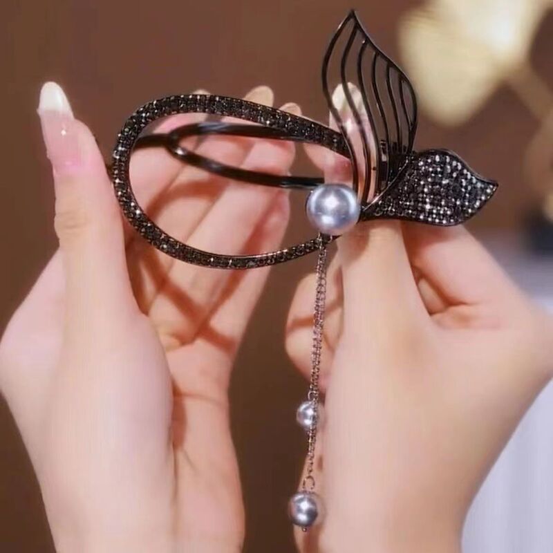 Fish Tail Hairpin, Oval Twist Clip, Pearl Tassel Claw Clip, Back of the Head Frog Clip, Updo Hairpin, Fashionable and Elegant Hair Accessory Fish Tail Hairpin, Oval Twist Clip, Pearl Tassel Claw Clip, Back of the Head Frog Clip, Updo Hairpin, Fashionable and Elegant Hair Accessory