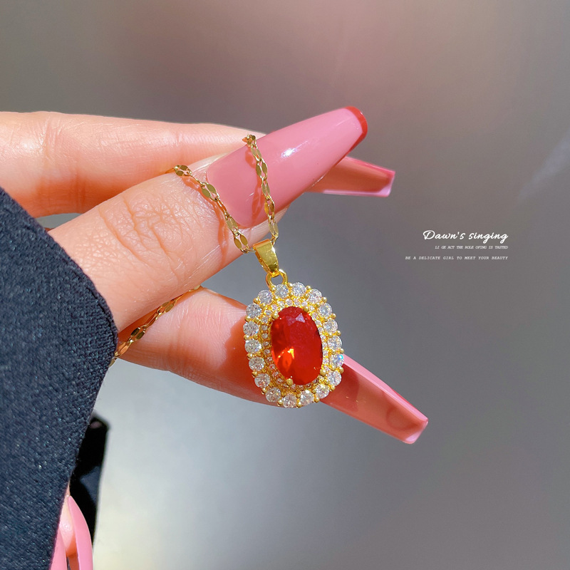 Ketting van titaniumstaal met rode edelsteen voor dames_voghion.com