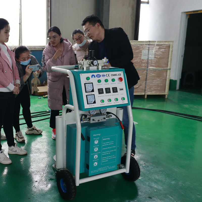 出口波兰双组份聚氨酯喷涂机 ab料1：1保温泡沫机 屋顶冷库发泡机