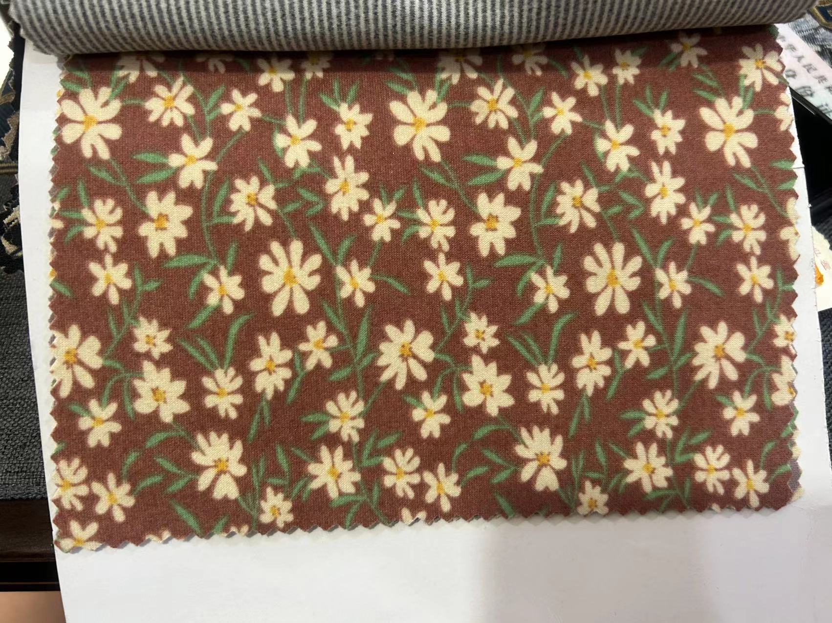 En stock de terciopelo de tela impresa suave piel-friendly de cuatro lados estiramiento largo Johns ropa para el hogar bebé ropa interior térmica tela