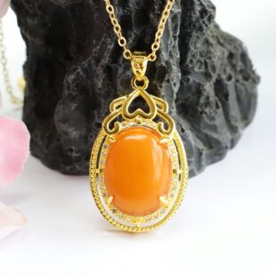 Xinyu Natural Old Beeswax Pigeon Egg Pendant Necklace Female Russian Material Amber Factory Live Generation HP2120508