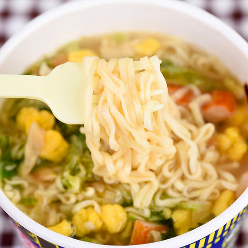 Flavor instant noodles large cup thick soup seafood flavor instant noodles 12 cups whole box supermarket instant noodles wholesale