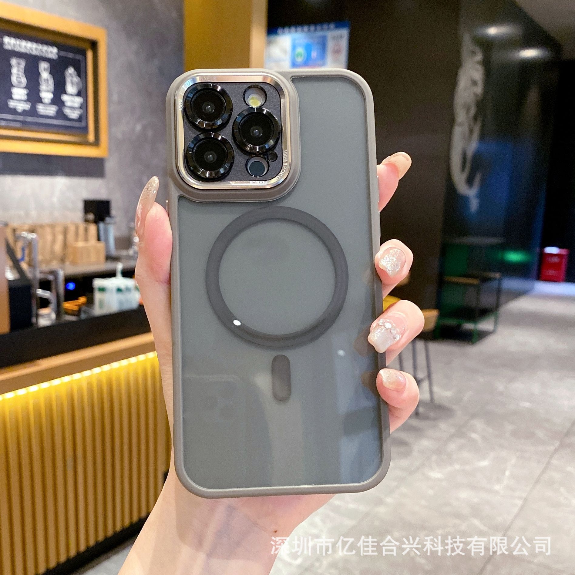 Nuevo modelo de funda magnética de precisión con orificio tipo ojo de águila, compatible con iPhone 17 Pro Max, funda protectora rígida transparente para Apple 16.