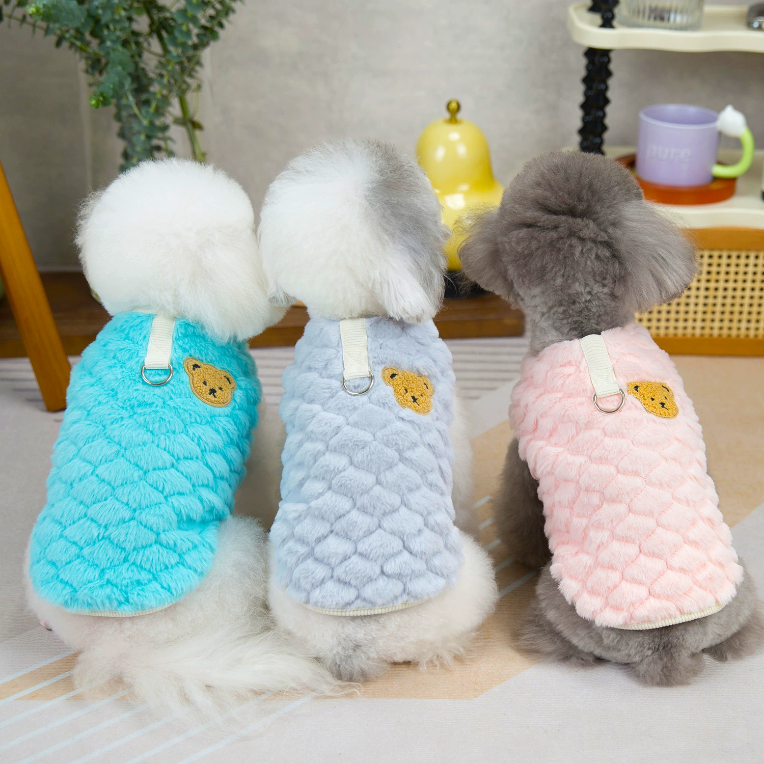 Одежда для домашних животных плюшевая и утолщая осенью и зимой новые щенки кошки выходят на две ноги