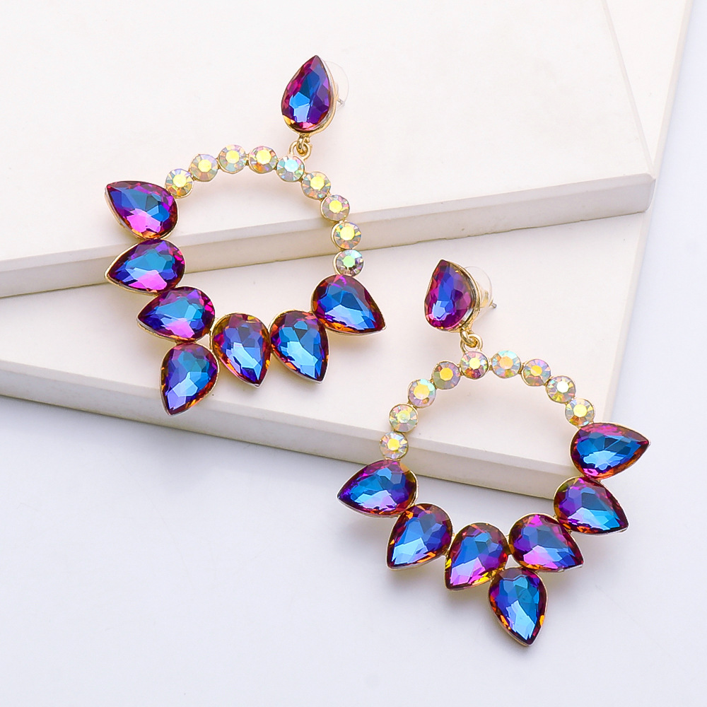 Fashion Diamond-studded Geometric Earrings display picture 18