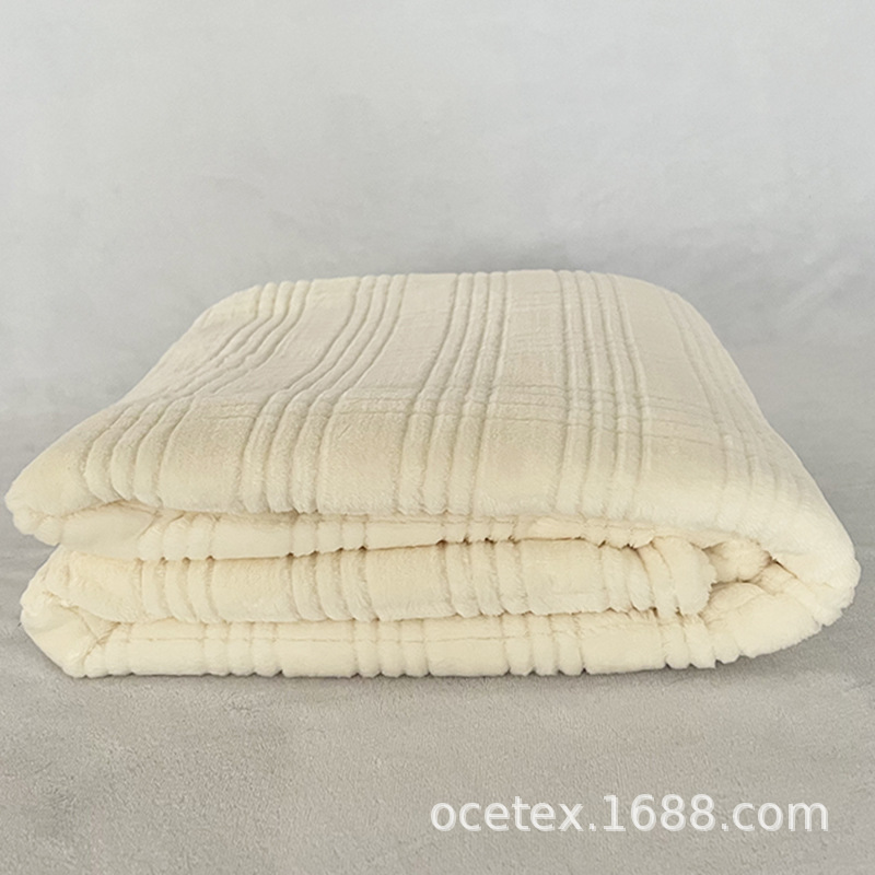 新款白色方格纹法兰绒毛毯超柔学生宿舍用盖毯家用床尾装饰毯批发