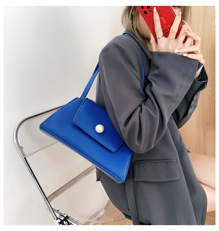 Fashion New Solid Color Handbag Messenger Bag Fashion Retro Shoulder Bag display picture 8