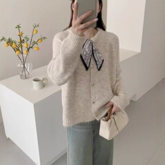 高级感拼接丝巾针织开衫女秋冬新款韩系宽松减龄圆领针织开衫上衣