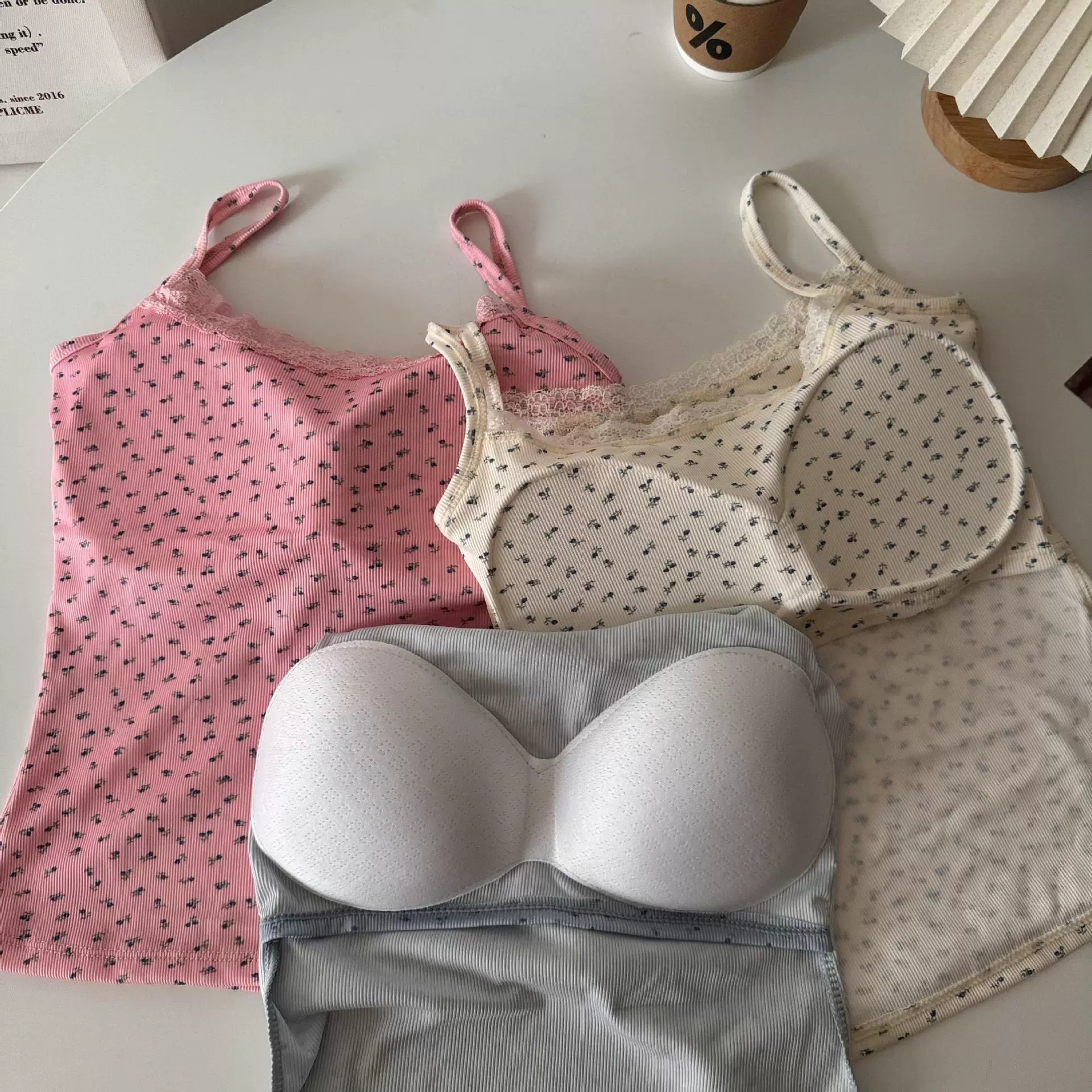 Women's Tank Top Lace Cami with Built-in Cups, Floral Print, One-Size (75–125 catties)