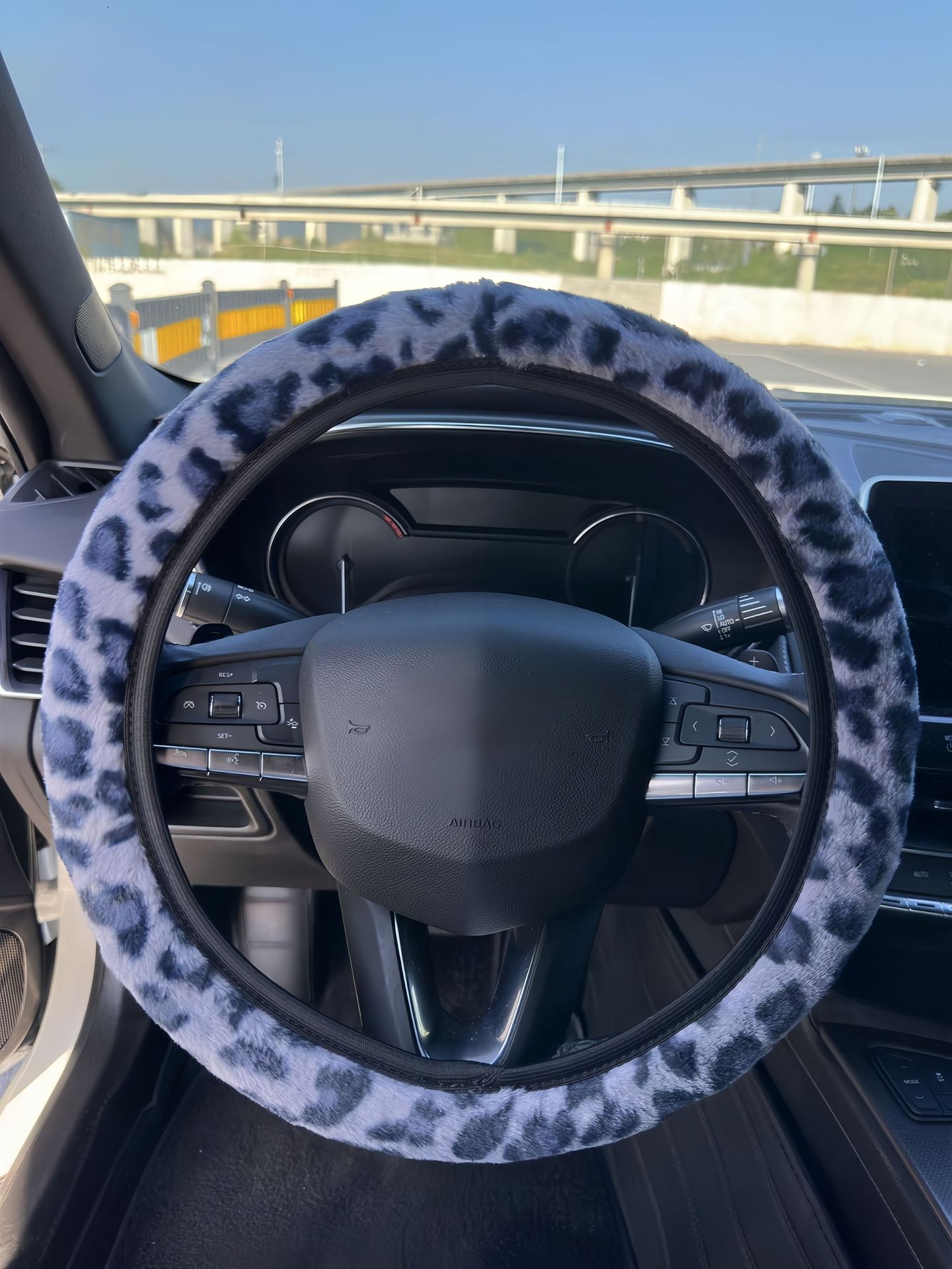 Cross-Border Dropshipping Car Steering Wheel Cover Leopard Print Thickened Winter Cute Non-Slip Warm Leopard Print Rabbit Fur Handle Cover