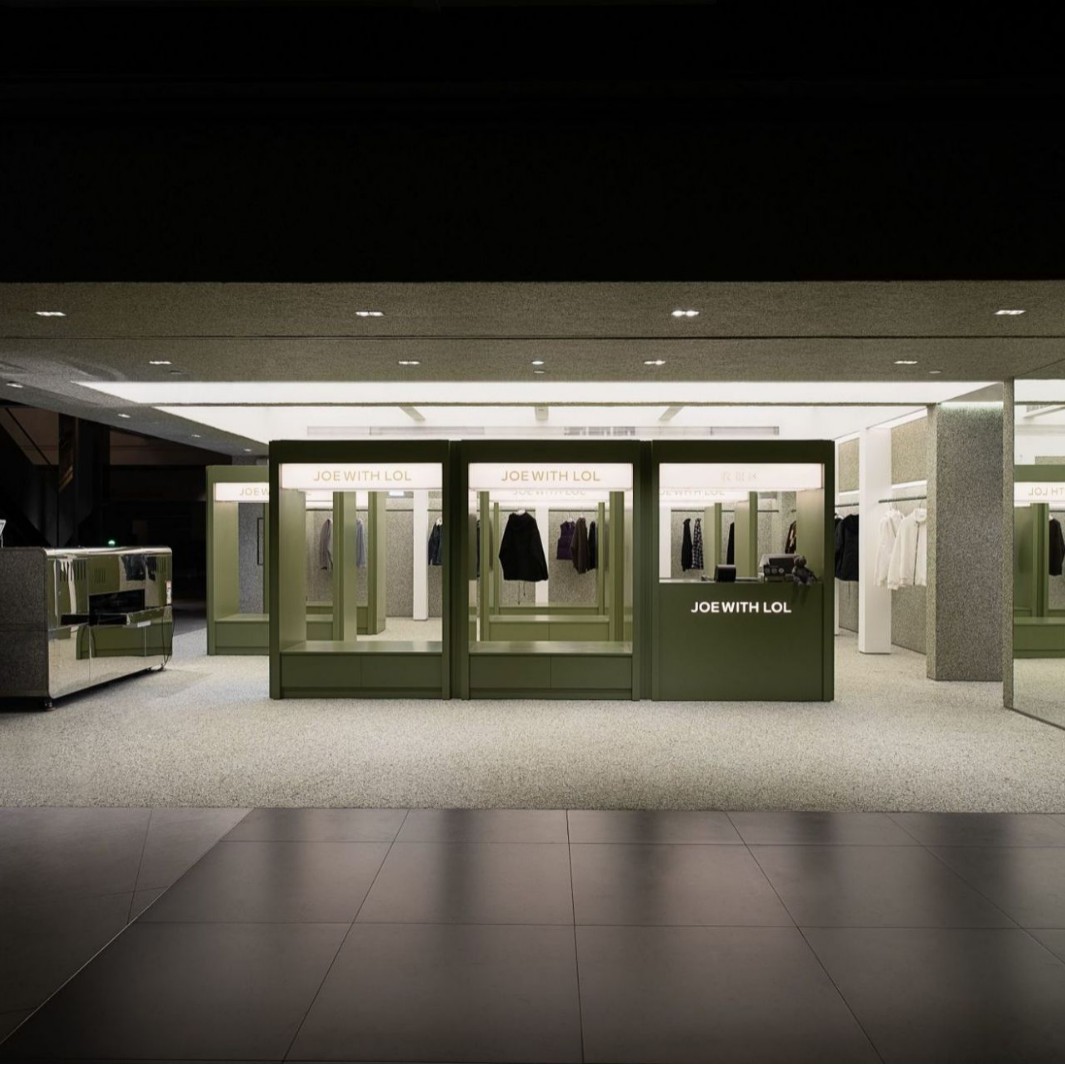 时尚简约展示柜靠墙多层架精品柜玻璃柜服装店珠宝店摄影基地柜子