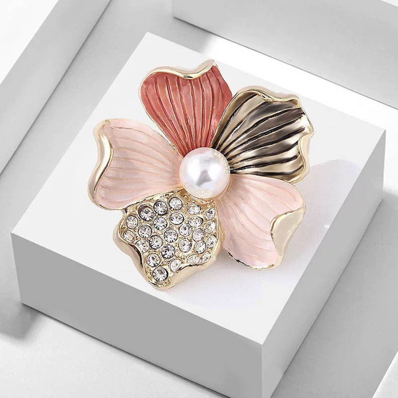 Fashion Enamel Three-Color Flower Brooch for Women, Niche High-End Style, High-Grade Flower Brooch with Pearl Flower Pin Buckle, Suit Accessory