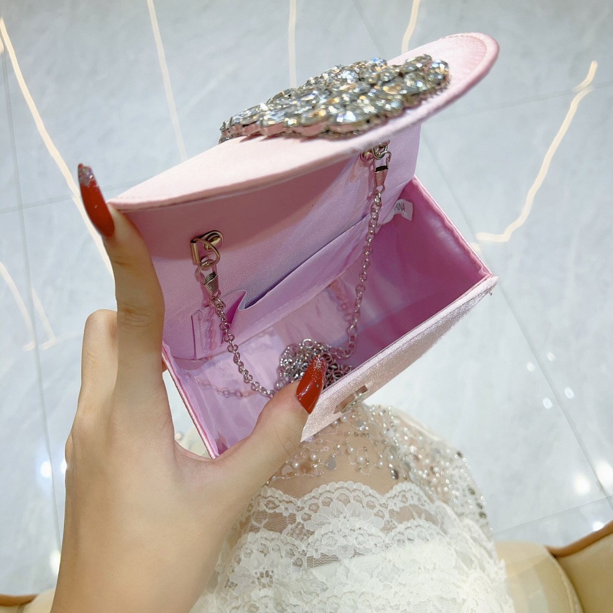 Cross-Border New Arrival Semi-Circular Sparkling Rhinestone Crescent Bag Diamond Silk Satin Flap Small Square Crossbody Bag - Thumbnail 3