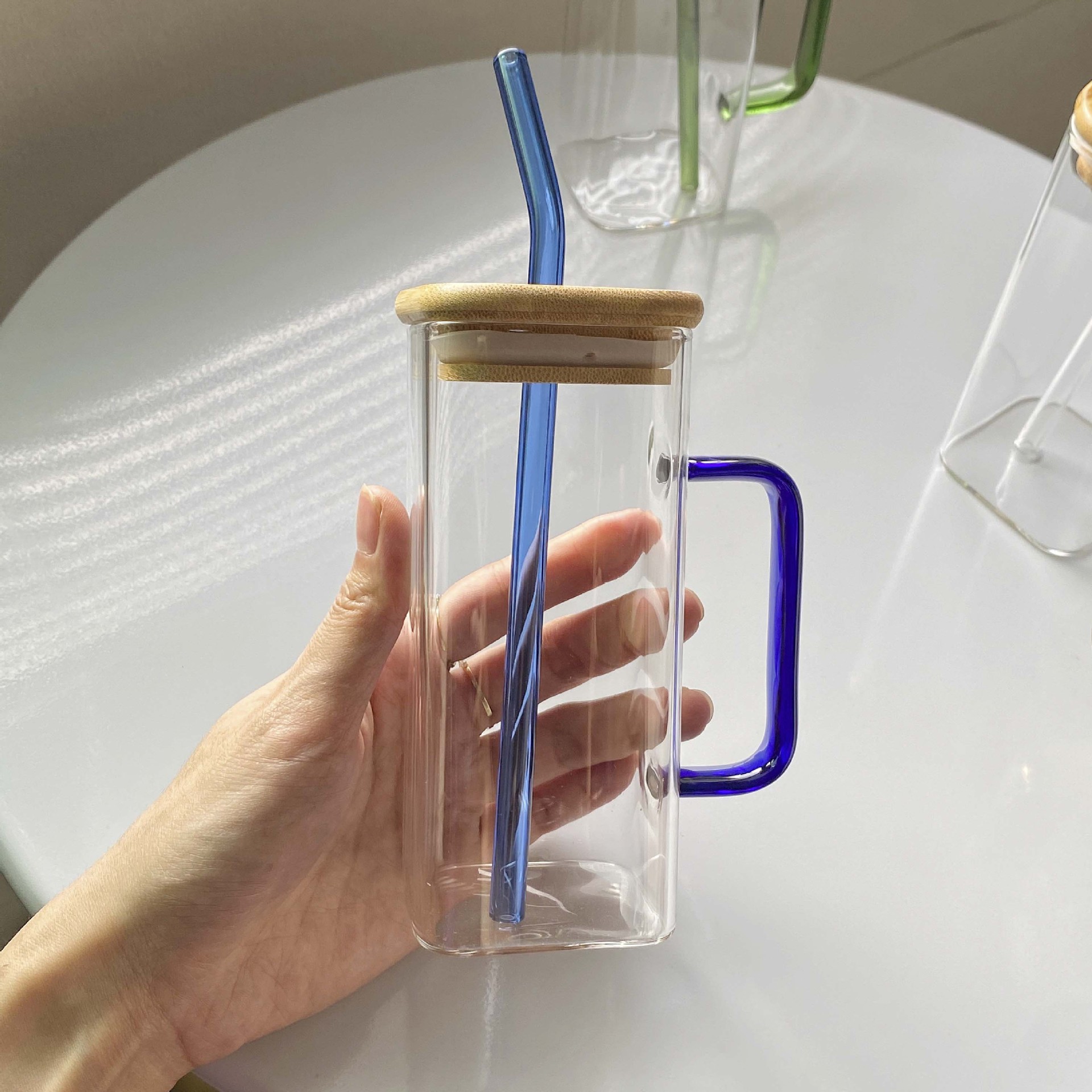 Taza de vidrio cuadrada al por mayor taza de té separada taza de agua de paja transparente taza de vidrio de silicona alta temperatura
