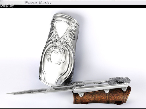 Assassin's Creed 3 Shuriken Ezio cosplay prop 1:1 forearm sword with shooting model