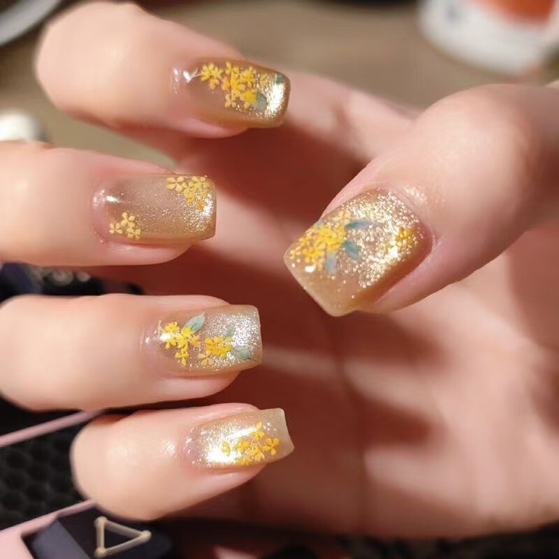 Autumn Golden Osmanthus Cat-Eye Nail Art, Elegant and Simple for Autumn and Winter, with a National Style and Ancient Vibe, Niche Nail Art Pieces Autumn Golden Osmanthus Cat-Eye Nail Art, Elegant and Simple for Autumn and Winter, with a National Style and Ancient Vibe, Niche Nail Art Pieces