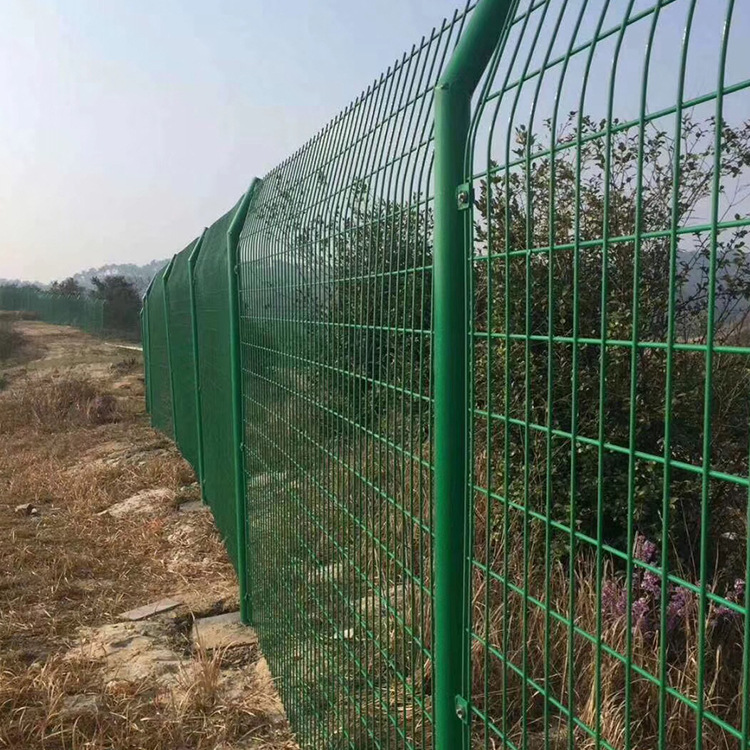 铁丝网围栏双边丝护栏网高速公路隔离栅栏围栏网可批发广东广州