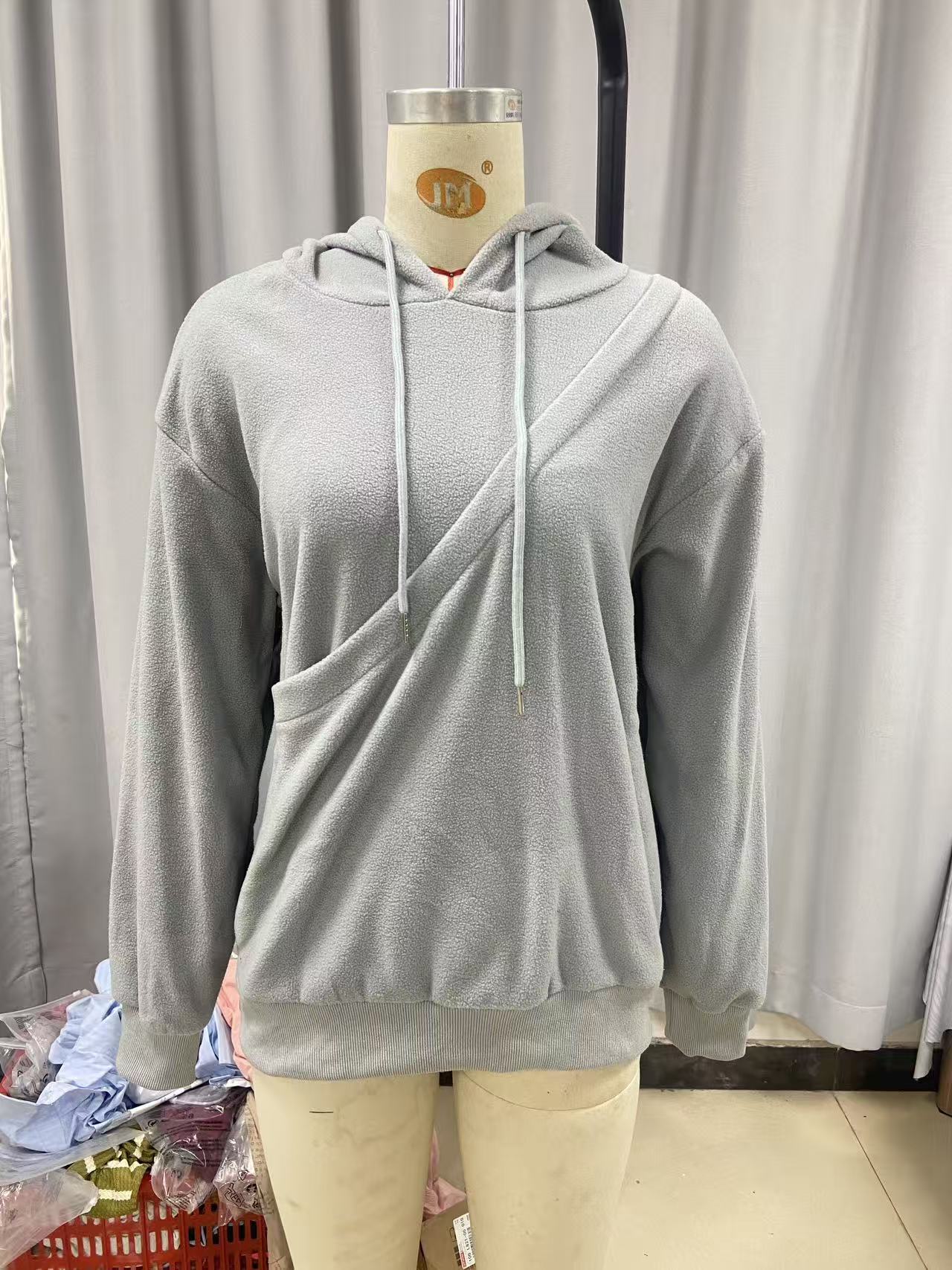BK8837# Amazon Avrupa Amerika Sonbahar Kış Sınır Ötesi Düz Renk Kapşonlu Peluş Evcil Hayvan Cepli Geniş Kesim Sweatshirt Kadın