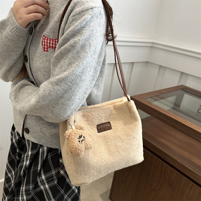 Bolso de felpa de moda de otoño e invierno para mujer 2025 casual todo-fósforo bolso de viaje de gran capacidad textura bolso de hombro