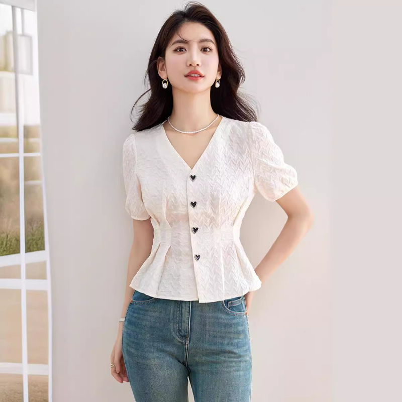 French High-end Design Sense Fashion Stylish apricot Love Button V-Neck Shirt Short-sleeved Shirt Design Sense Top for Women