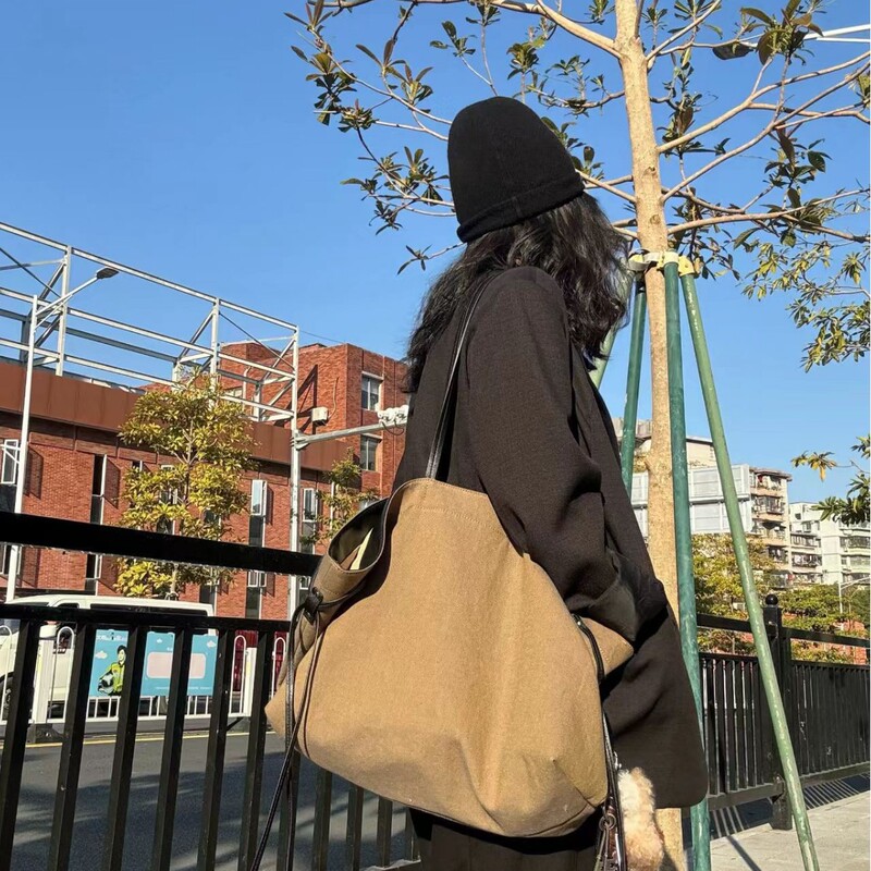 Daewoo Zhang Designer Cooperation Neutral Natural Sand Two-color Underarm Handbag Tote Bag Large Capacity Bag Daewoo Zhang Designer Cooperation Neutral Natural Sand Two-color Underarm Handbag Tote Bag Large Capacity Bag