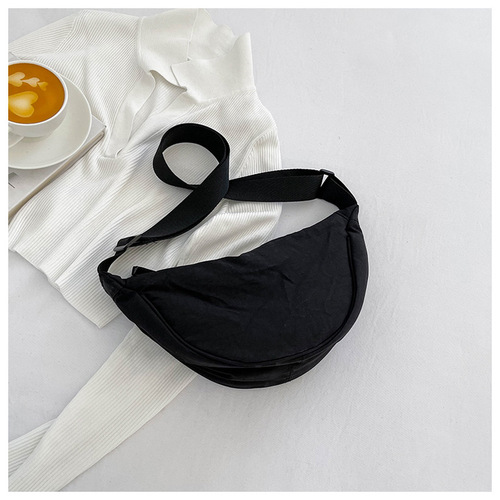 The same women's crossbody bag as Youjia fitting room, Xiaohongshu nylon dumpling bag, student shoulder bag, fabric bag, factory supply