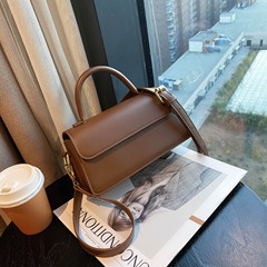 High-end niche crossbody bag for women, 2023 autumn new fashion trend, popular and stylish, versatile, hand-held bag.