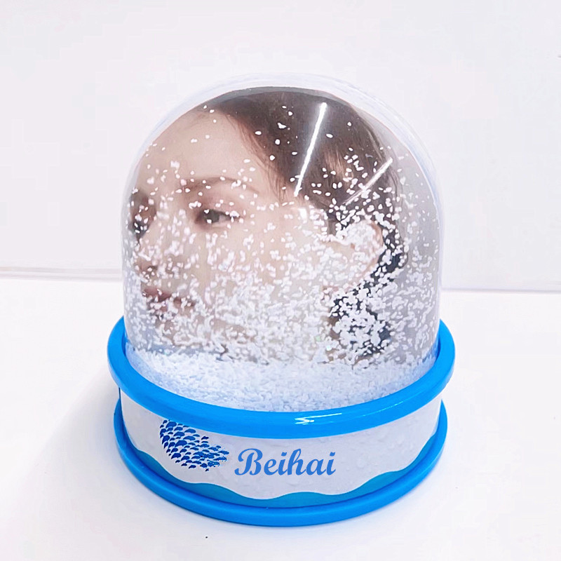 Home plastic base snowball crystal ball quicksand water injection photo frame simple style European and American model portrait ornaments Home plastic base snowball crystal ball quicksand water injection photo frame simple style European and American model portrait ornaments
